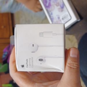 Brand new Apple pods lighting connector brand new in box